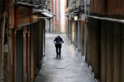 Zeitungsleser in Venedig