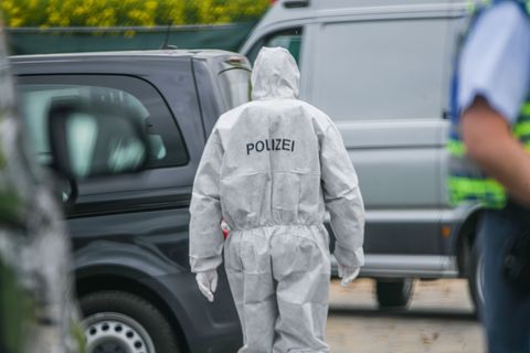 Die Polizei geht von einem Verbrechen aus. (Archivbild) Foto: Jason Tschepljakow/dpa