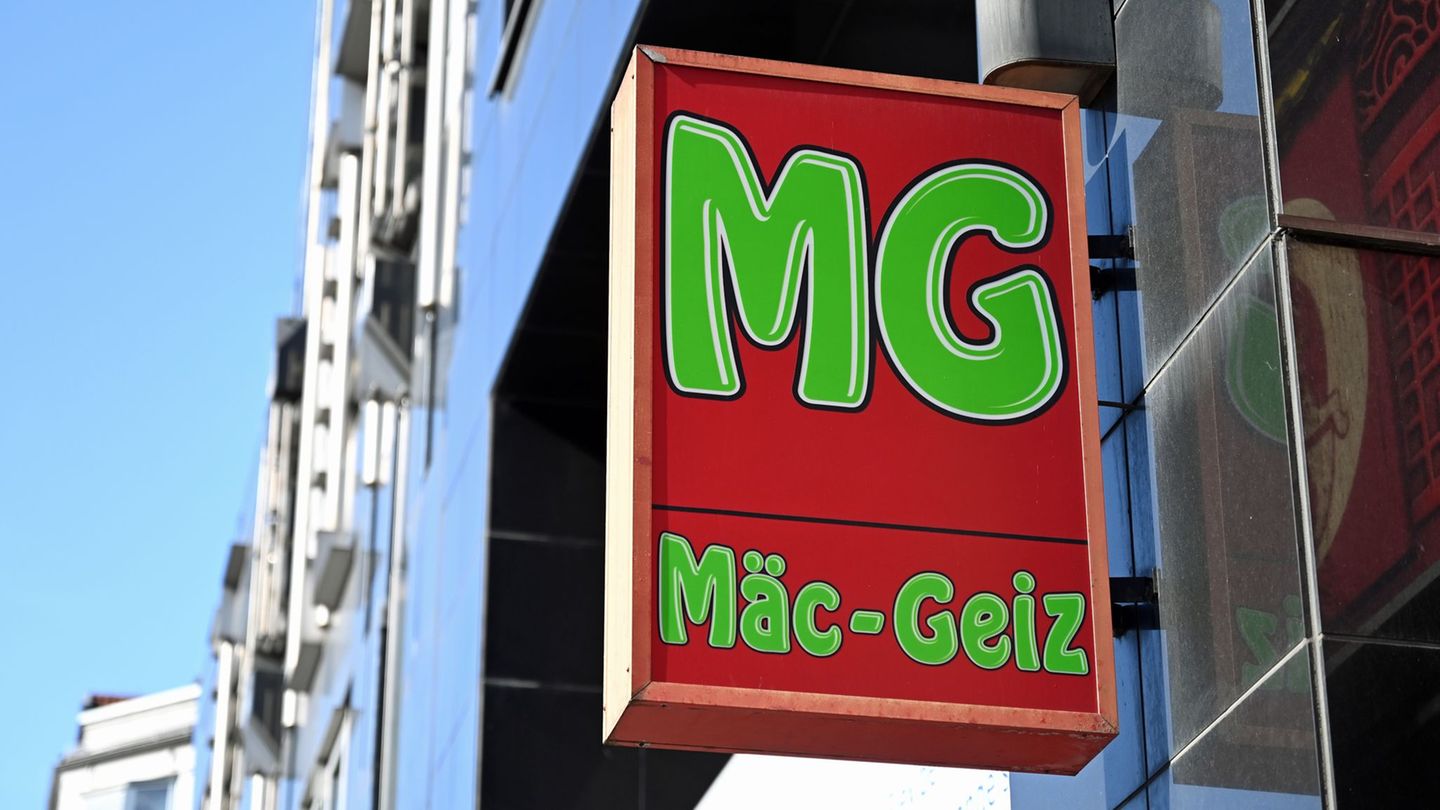 In vielen ostdeutschen Städten gibt es Filialen der Kette Mäc Geiz. Foto: Elisa Schu/dpa