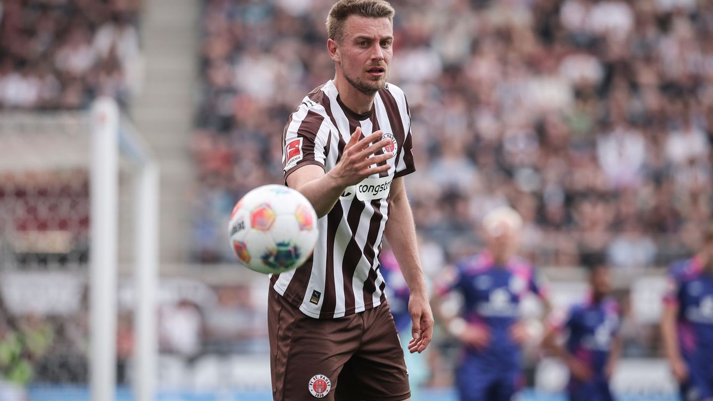 Abwehrspieler Hauke Wahl fehlte am Dienstag beim Training des FC St. Pauli. (Archivbild) Foto: Christian Charisius/dpa