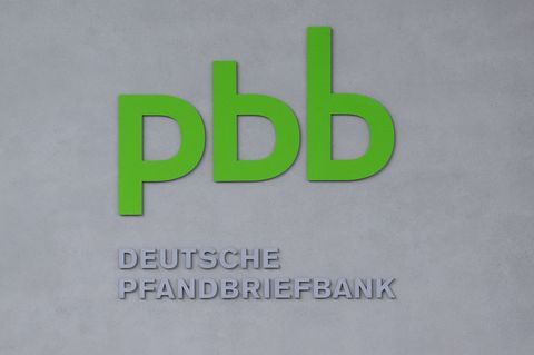 Das Logo der Deutschen Pfandbriefbank. Die Finanzierung von Gewerbeimmobilien ist seit Jahren ein schwieriges Geschäft, der Iran