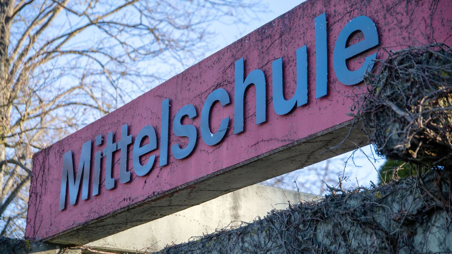 Das Kabinett will die Mittelschulen in Bayern stärken. (Archivbild) Foto: Pia Bayer/dpa