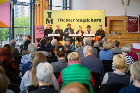 Das Spielzeitprogramm 2026/27 des Theaters Magdeburg wartet unter anderem mit 24 Premieren und 14 Uraufführungen auf. Foto: Klau