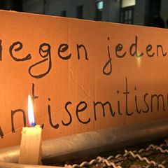 Der Verfassungsschutz informiert über Codes von Antisemiten unterschiedlichen politischen Hintergrunds. (Archivbild) Foto: Sven