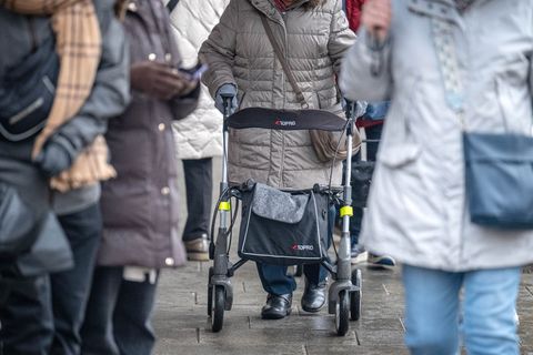 In Thüringen sterben deutlich mehr Menschen als geboren werden. (Symbolbild) Foto: Sina Schuldt/dpa