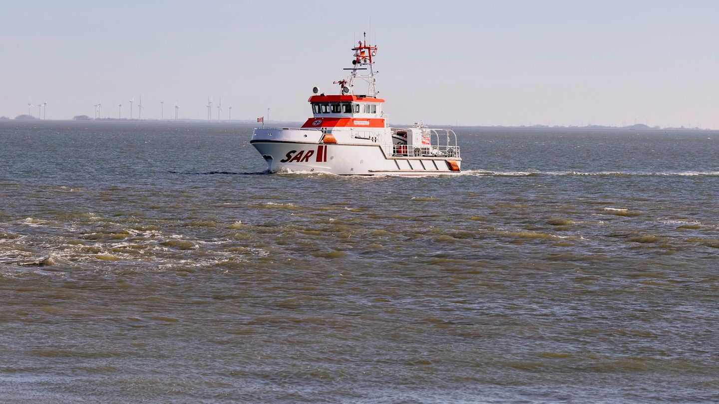 Ein Surfer ist vor Wilhelmshaven aus Seenot gerettet worden. (Symbolfoto) Foto: Frank Molter/dpa