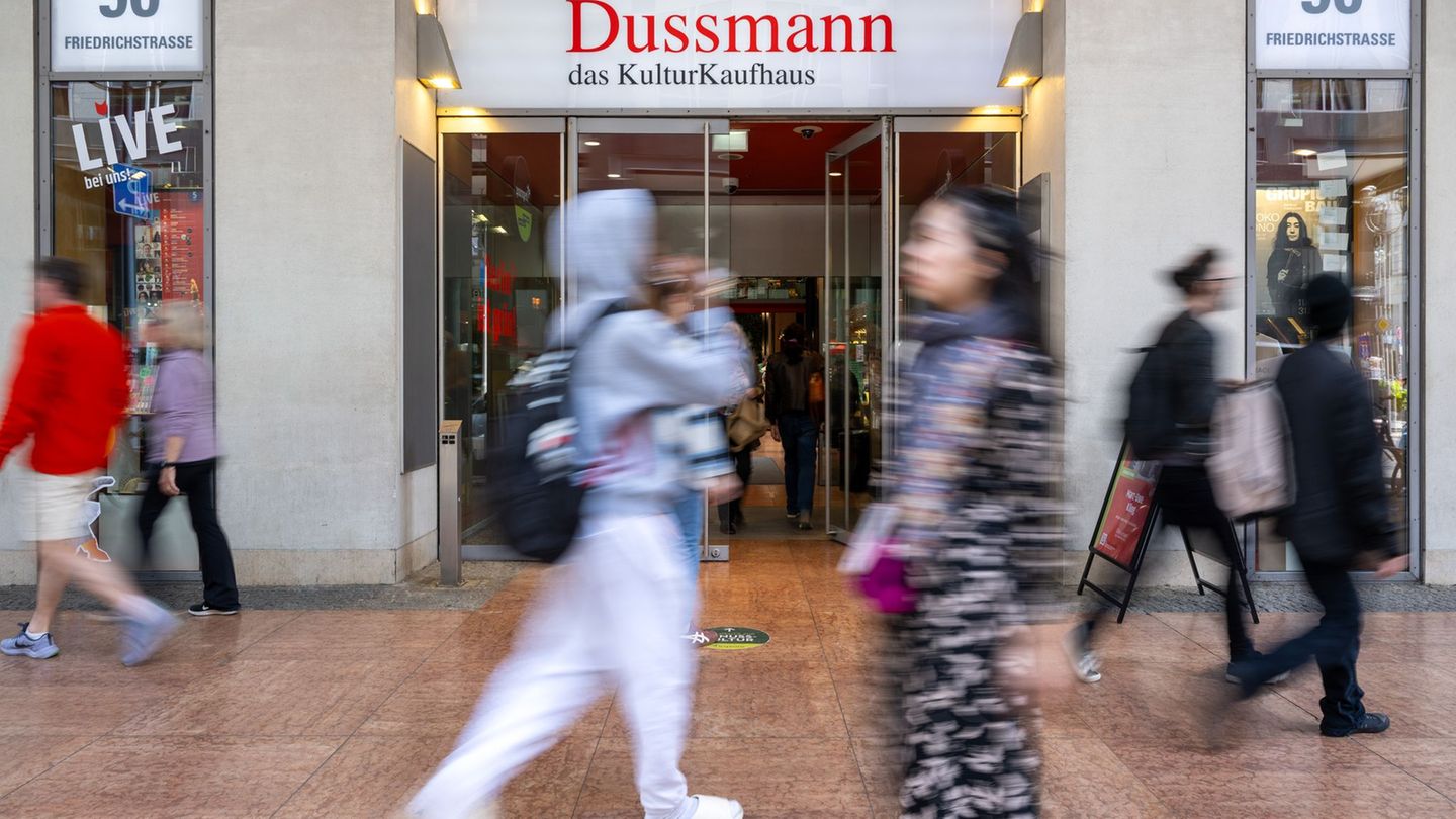 Das Kulturkaufhaus Dussmann in der Friedrichstraße ist auch wirtschaftlich erfolgreich. (Archivfoto) Foto: Soeren Stache/dpa