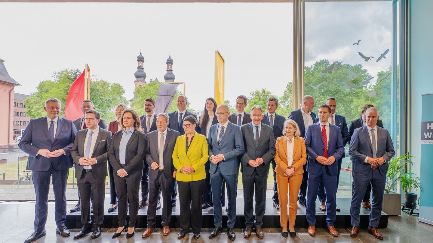 Die Personalriege der Union für die erste große Koalition in Rheinland-Pfalz - inklusive Behördenchefs. Foto: Andreas Arnold/dpa