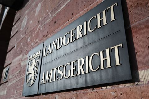 Eine zehnjährige Freiheitsstrafe verhängte das Landgericht Hanau. (Symbolbild) Foto: Arne Dedert/dpa