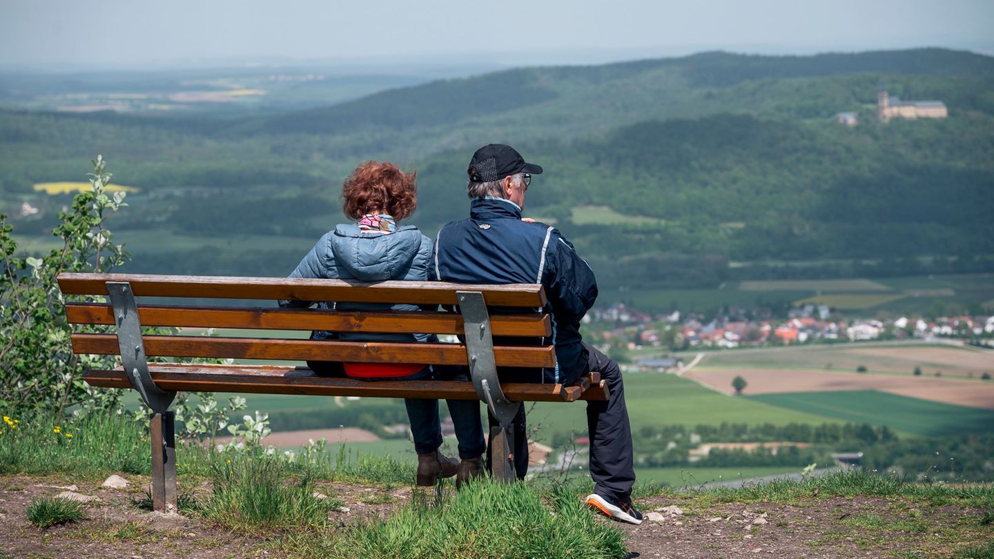 Der Feiertag wird von vielen mit einem Brückentag zum langen Wochenende erweitert - Familien mit schulpflichtigen Kindern bleibt