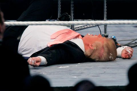 2007 ging Donald Trump bei einer Wrestlingshow zu Boden