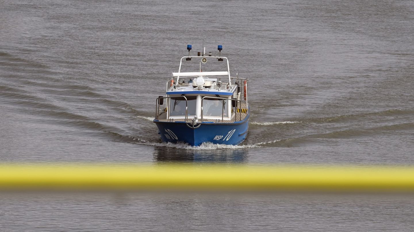 Die Wasserschutzpolizei in Westbrandenburg fährt verstärkte Einsätze am Vatertag. (Symbolbild) Foto: Soeren Stache/dpa-Zentralbi