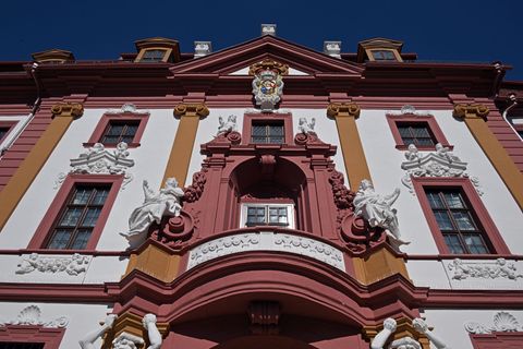 Der Thüringen-Monitor wird seit 2000 im Auftrag der Thüringer Staatskanzlei von Wissenschaftlern der Universität Jena erstellt (