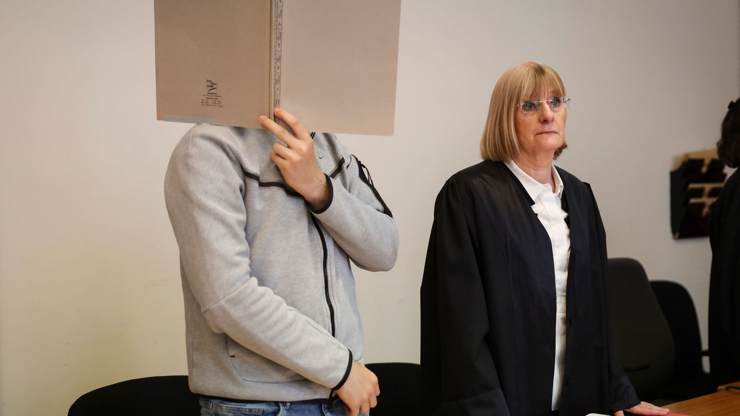 Im Prozess um den Drogentod einer 21-Jährigen hat die Verteidigerin eine Aussage ihres Mandanten und einen Antrag auf Ausschluss