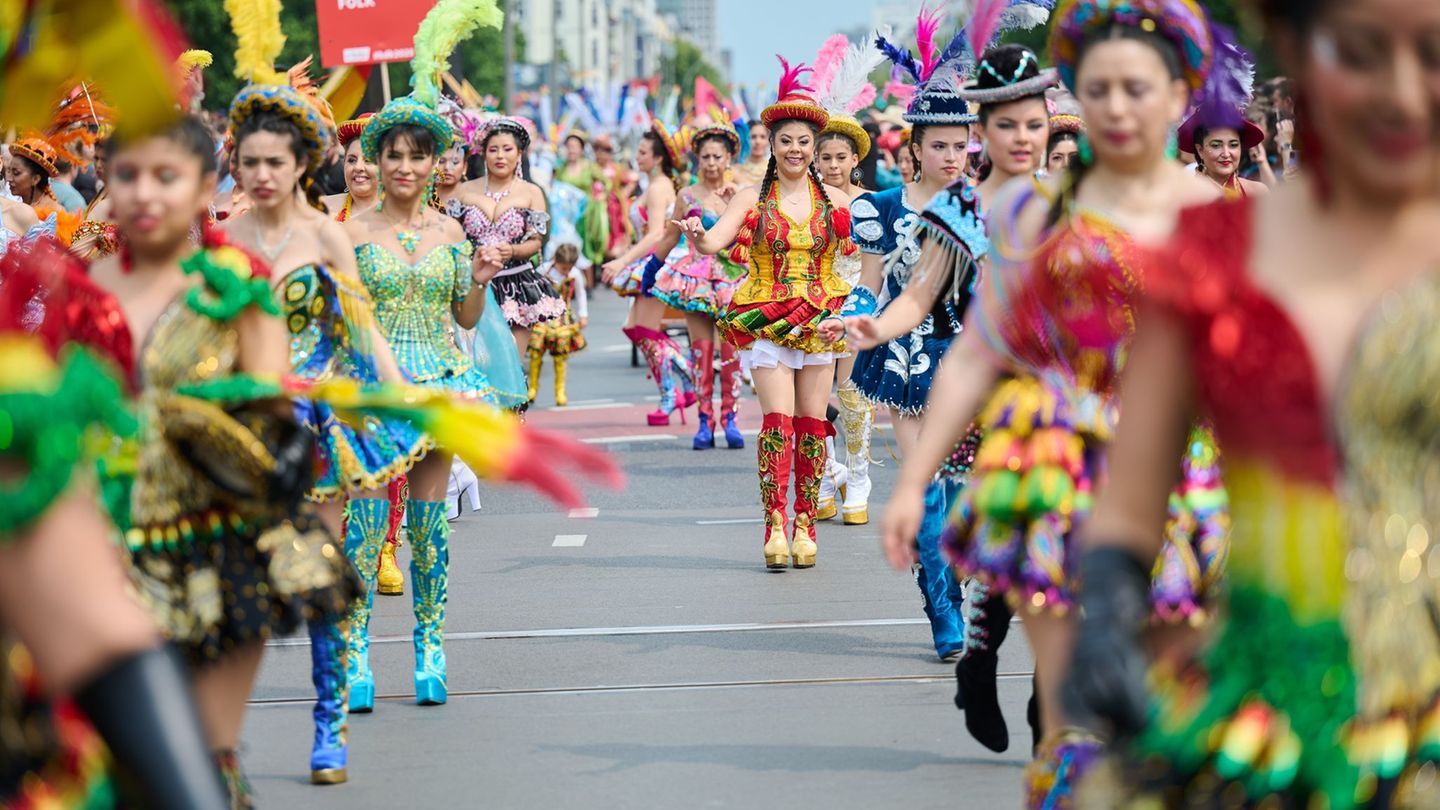 Der Berliner Karneval der Kulturen feiert seinen 30. Geburtstag. (Archivbild) Foto: Annette Riedl/dpa