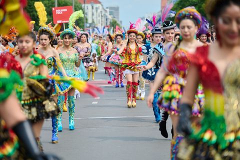 Der Berliner Karneval der Kulturen feiert seinen 30. Geburtstag. (Archivbild) Foto: Annette Riedl/dpa