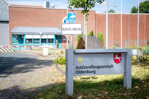 Der wegen 85-fachen Mord verurteilte Niels Högel durfte unter Aufsicht mehrmals das Gefängnis verlassen - die vorgeschriebene In