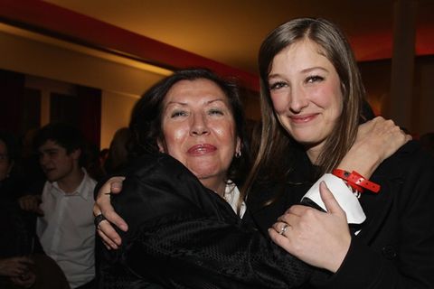 Alexandra Maria Lara (r.) mit ihrer Mutter Doina Platareanu auf einer Veranstaltung in Berlin im Jahr 2010.