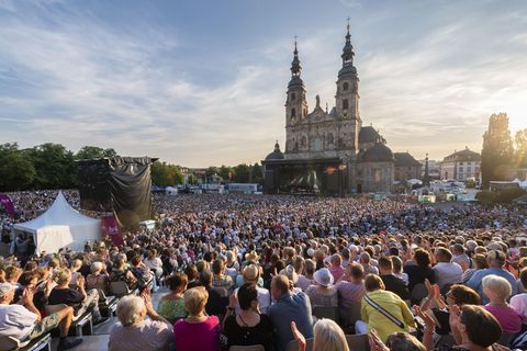Auf dem Fuldaer Domplatz findet zum diesjährigen Hessentag, wie hier im Juli 2022, unter anderem ein Konzert von Roland Kaiser s