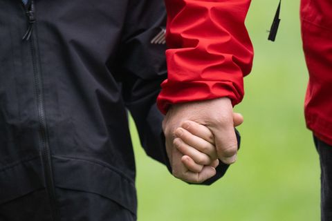 Die meisten Väter arbeiten Vollzeit. (Symbolbild) Foto: Hendrik Schmidt/dpa