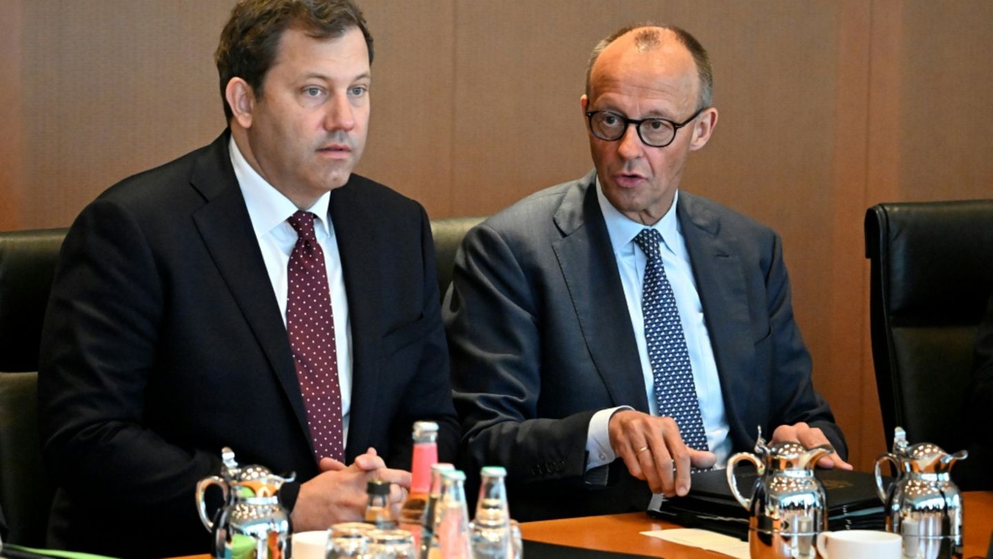 Kanzler Merz (r.) und Vizekanzler Klingbeil