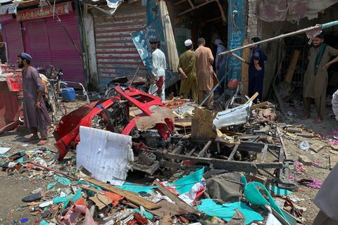 Der Grund für die Explosion im Verwaltungsbezirk Serai Naurang war zunächst unklar. Foto: Farhat Ullah/AP/dpa