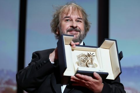 Peter Jackson mit seiner Ehrenpalme in Cannes