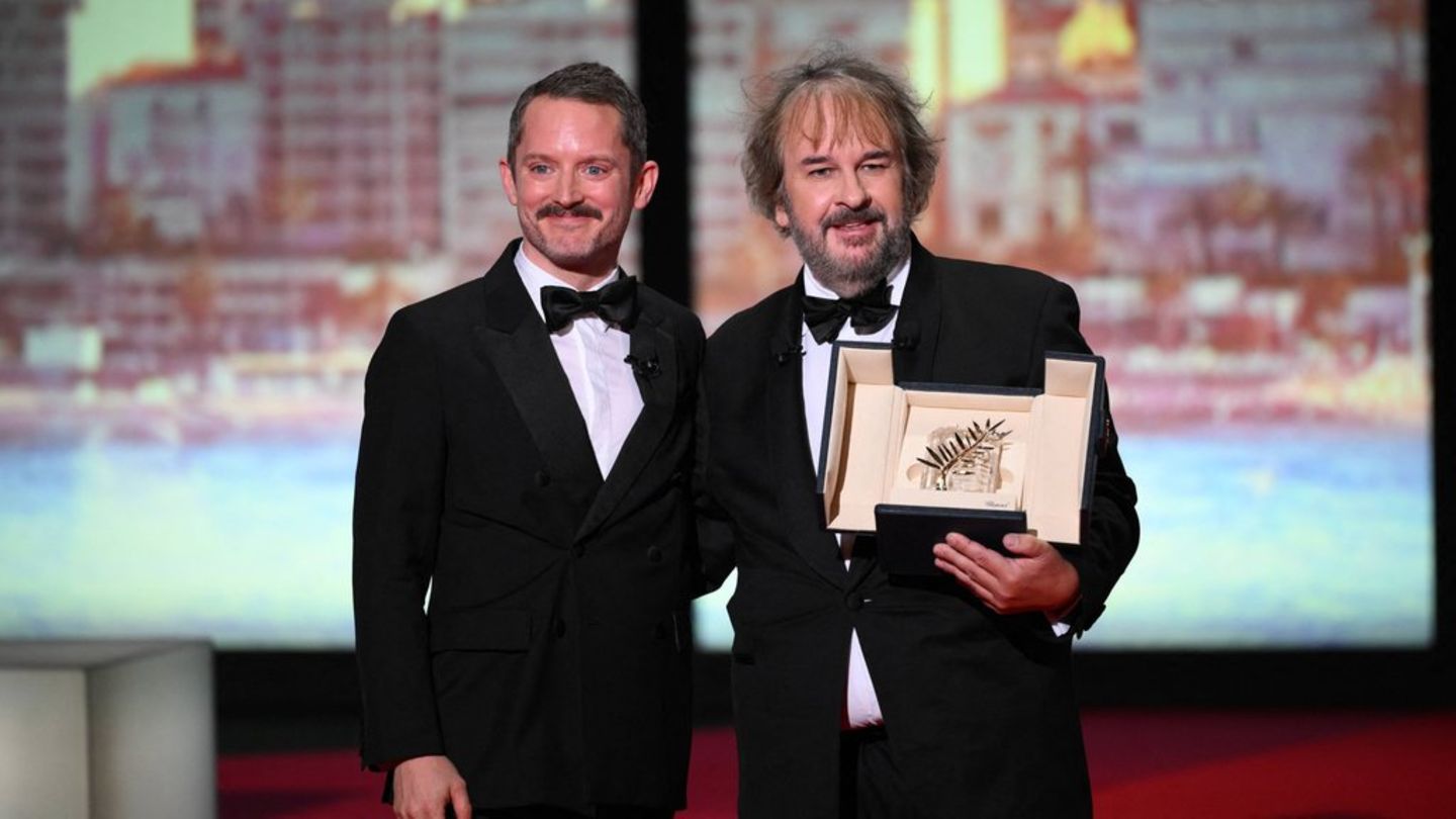 Elijah Wood (li.) hat Peter Jackson eine Ehrenpalme in Cannes verliehen.