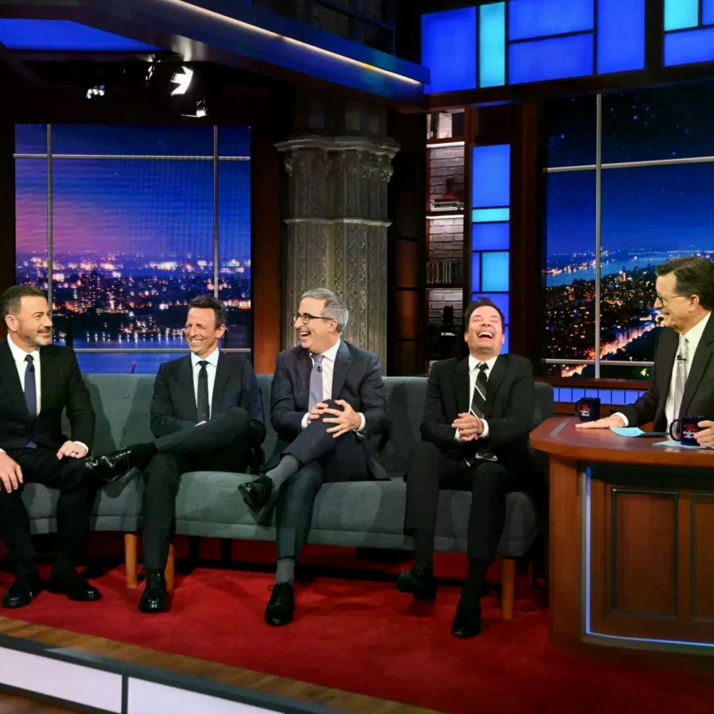 Jimmy Fallon, Jimmy Kimmel, Seth Meyers und John Oliver reden bei Stephen Colbert über Trump