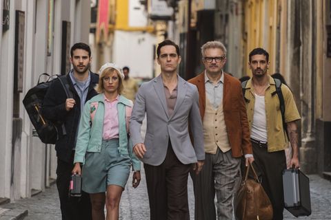 Wieder vereint für einen neuen Coup (von links): Roi (Julio Peña), Keila (Michelle Jenner), Berlin (Pedro Alonso), Damián (Tristán Ulloa) und Bruce (Joel Sánchez).