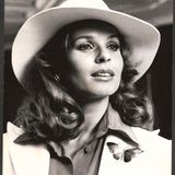 Senta Berger mit Hut