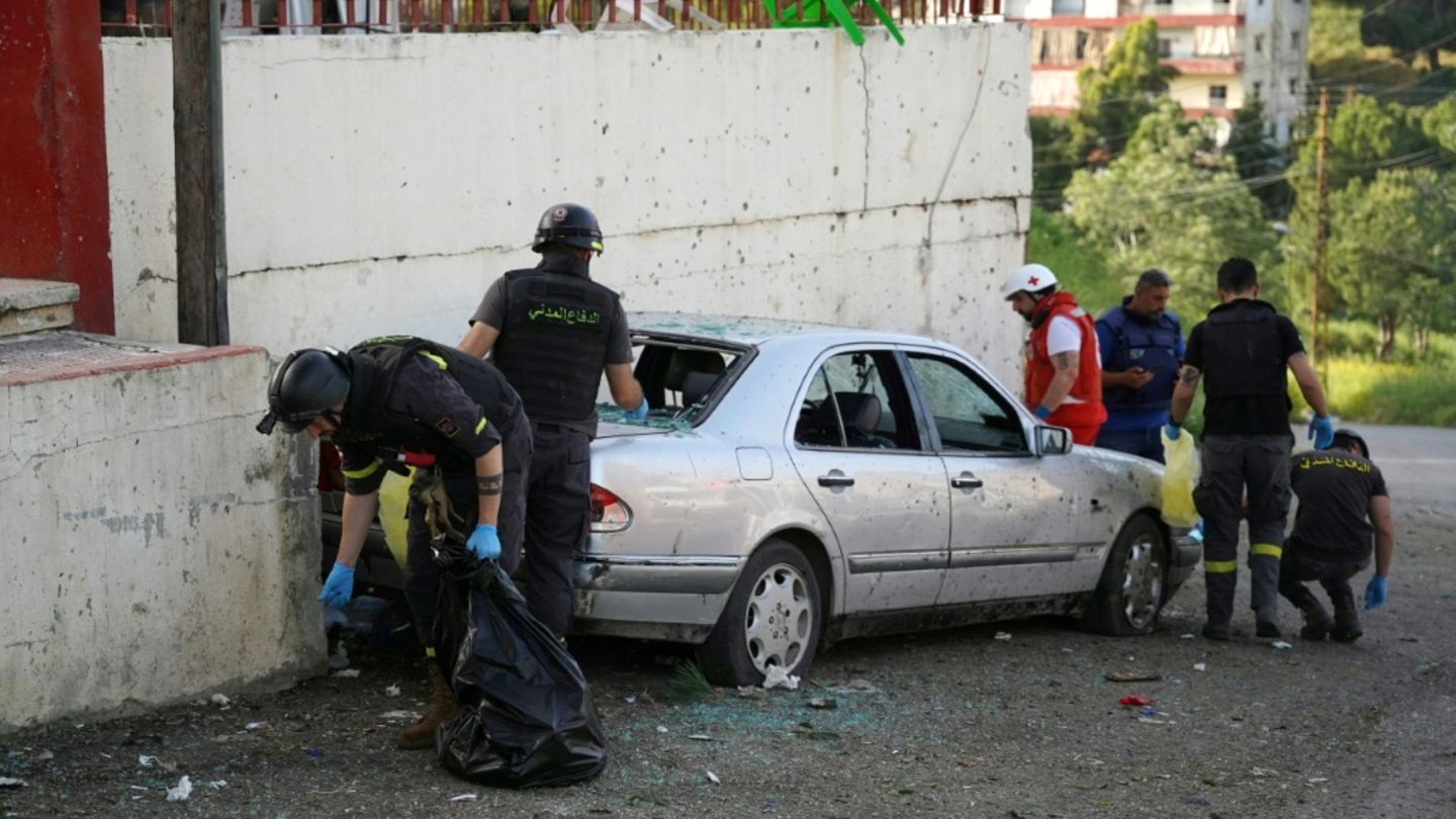 Einsatzkräfte nach Angriff in Nabatijeh