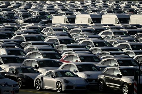 Zum Export vorgesehene Autos in Emden