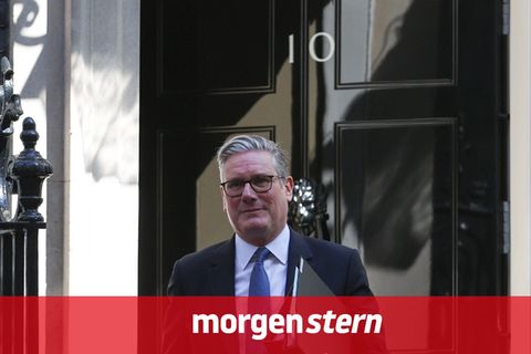 Keir Starmer vor Downing Street 10