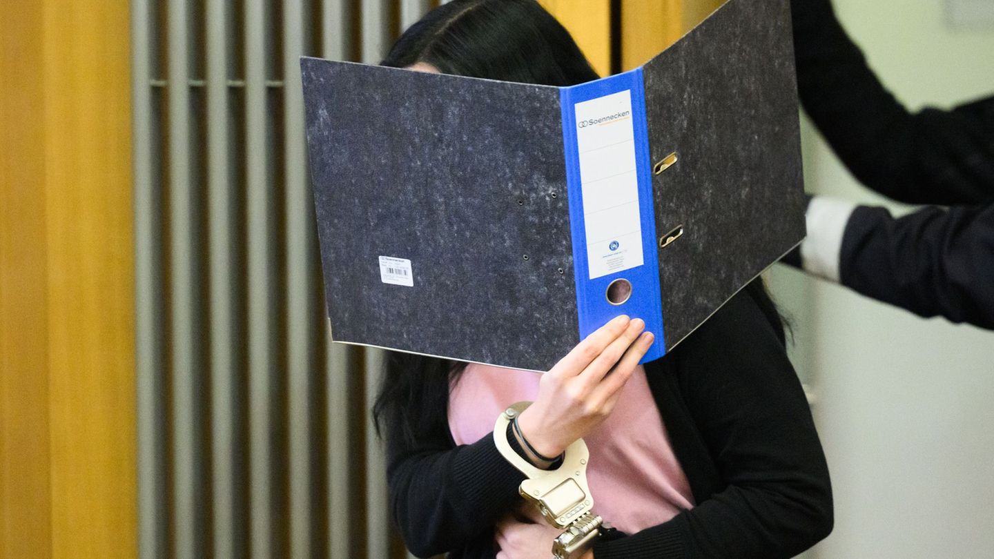 Die Angeklagte wies vor Gericht einen Tötungsplan zurück. (Archivbild) Foto: Julian Stratenschulte/dpa