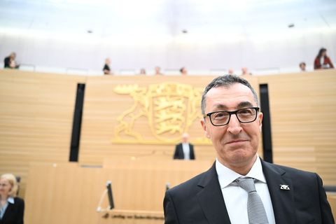 Im Plenarsaal in Stuttgart soll Cem Özdemir am Mittwoch zum neuen Ministerpräsidenten gewählt werden. Foto: Bernd Weißbrod/dpa