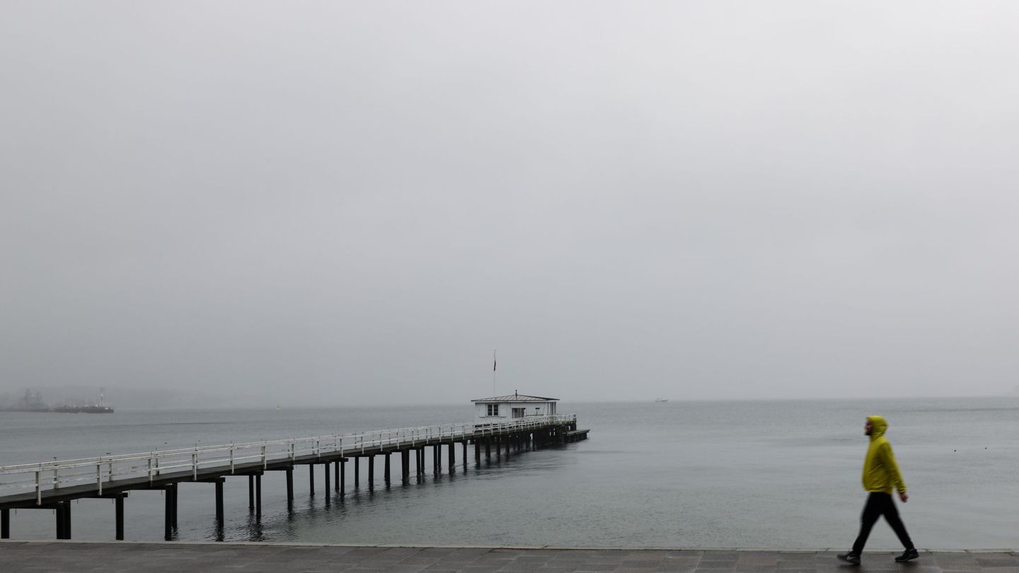 Die Wetteraussichten für das verlängerte Wochenende sind eher trüb. (Symbolbild) Foto: Christian Charisius/dpa