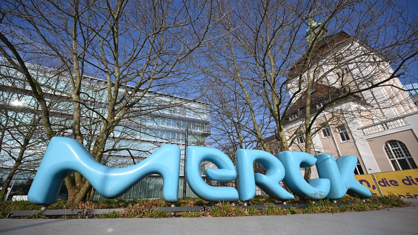 Die Geschäfte laufen bei Merck besser als gedacht. Foto: Arne Dedert/dpa