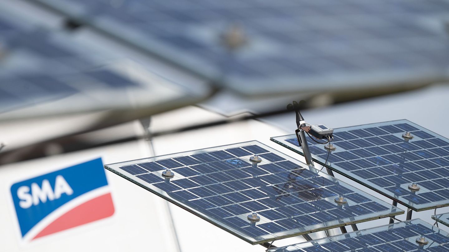 SMA Solar verzeichnet seit März eine stabilere Nachfrage nach Photovoltaik-Anlagen. (Archivbild) Foto: Sebastian Gollnow/dpa