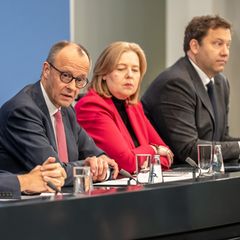 Kanzler Merz und CSU-Chef Söder mit den SPD-Vorsitzenden Bärbel Bas und Lars Klingbeil