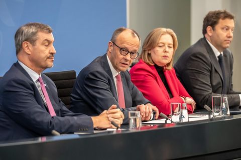 Kanzler Merz und CSU-Chef Söder mit den SPD-Vorsitzenden Bärbel Bas und Lars Klingbeil