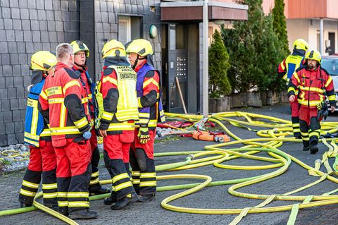 Wahrscheinlich löste ein technischer Defekt an einer Steckdose den Brand aus. (Archivbild) Foto: Markus Klümper/dpa