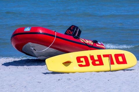Rettungsschwimmer der DLRG haben im vergangenen Jahr wieder vielen Menschen das Leben gerettet. (Symbolbild) Foto: Jens Büttner/