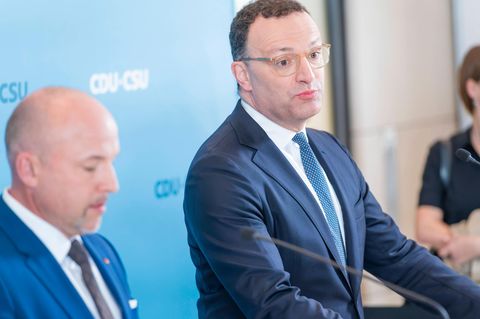 Unions-Fraktionschef Jens Spahn (r.) und CSU-Landesgruppenchef Alexander Hoffmann verkündeten das Aus der Entlastungsprämie in einem Schreiben an ihre Kollegen