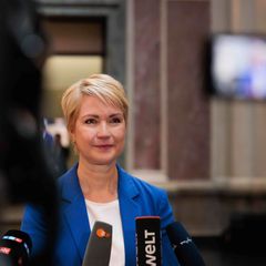 MV-Ministerpräsidentin Manuela Schwesig (SPD) fordert ein Gesamtpaket zur Entlastung der Bürger. (Archivbild) Foto: Carsten Koal