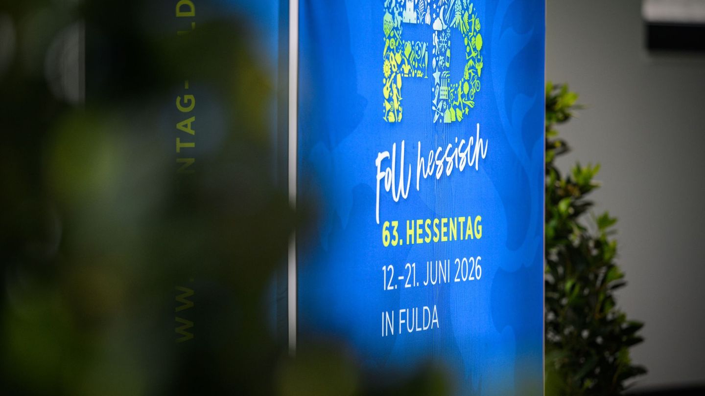 Musikgrößen auf dem Domplatz, Jubiläumswein und der traditionelle Festumzug setzen besondere Akzente beim Landesfest. Foto: Hann