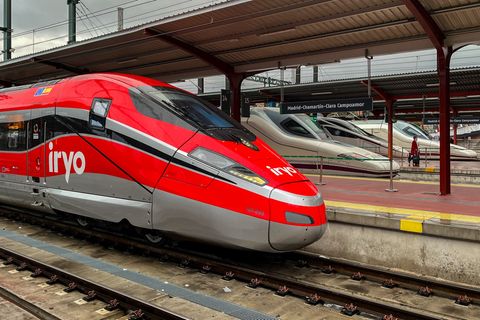 Von Spaniens Hauptstadt Madrid aus fahren Hochgeschwindigkeitszüge bis nach Südfrankreich. (Symbolbild) Foto: Jan Woitas/dpa