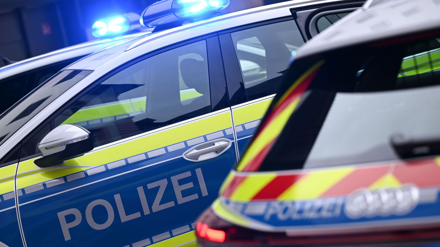 Das Überholmanöver führte zu einer Gefahrenbremsung im Gegenverkehr. (Symbolbild) Foto: Arne Dedert/dpa