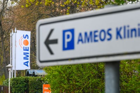 Im Streit um die Salzlandkliniken fordert Ameos fast sechs Millionen Euro vom Landkreis. Der Kreis hält die Ansprüche für "haltl