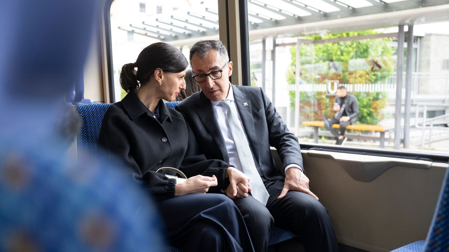 Eigentlich ist Özdemir ein passionierter Radler. Diesmal nahm er die Bahn. Foto: Marijan Murat/dpa